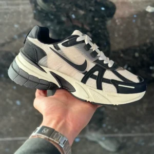 Baskets Nike V2K Run par Chinbal
